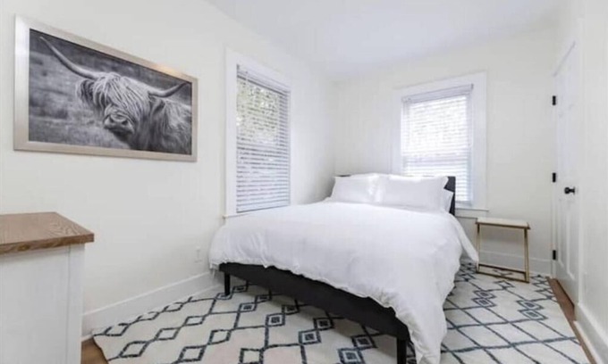 Mystic - New London Apartment | Central Mystic, Nicely Renovated 2BR, Free Parking