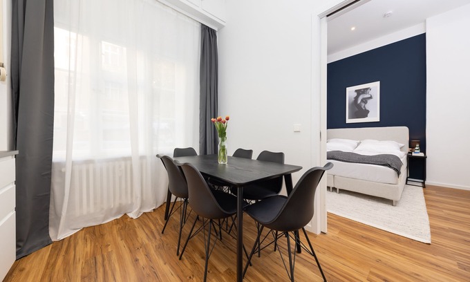 Gesundbrunnen Apartment | Central Nests - Apartment for 6 guests with 2 full bathrooms