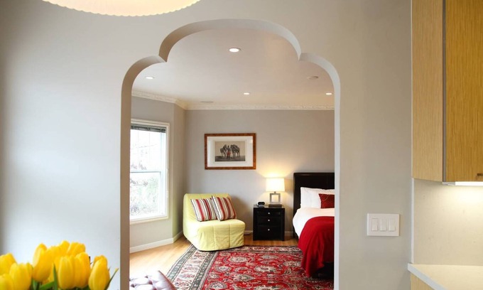 Eureka Valley Apartment | Central San Francisco Top Floor Jewel Box, Parking, Laundry