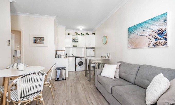 Victor Harbor Apartment | Central Smugglers apartment, young child friendly.