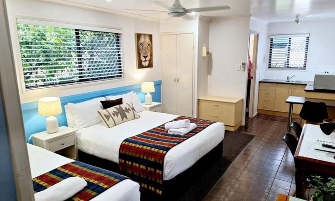 Gladstone Hotel | Central Studio Accommodation