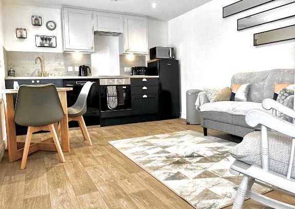 Saint Ola House | Central, Stylish - 2 Bed Property, The Stable @ Warrenfield, Free WiFi & Parking