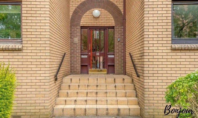 Glasgow Westend Apartment | Central & Stylish 2BR-1BA -Anderston-Free Onsite Parking