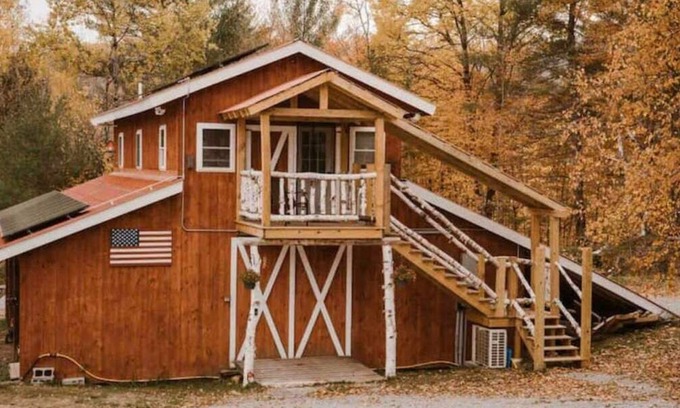 Post Mills House | Central VT Studio- Great For Travel Professionals!