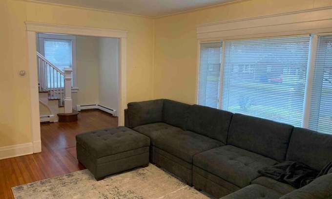 Danbury House | Centrally Close to West-Conn and Danbury Hospital