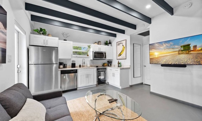Tarpon River House | Centrally Located and Stylish 1BR/1BA Guest House