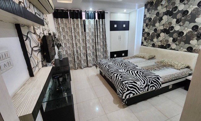 Bani Park Apartment | Centrally located 2 BHK Private flat