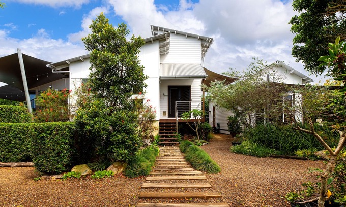 Tin Can Bay House | Centrally located and a nice walk to the bay