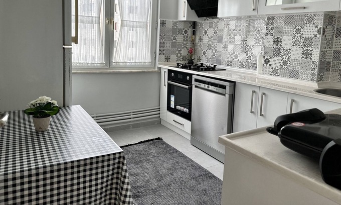 Istanbul House | Centrally located, air-conditioned, family-friendly apartment