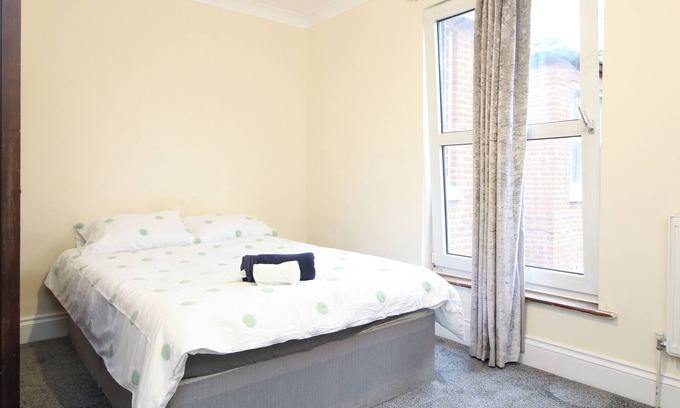 Shirley House | Centrally located double room