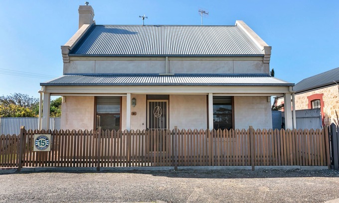 Goolwa Cottage | Centrally Located Goolwa Home - Towels & Linen Included, WIFI & Smart TV's