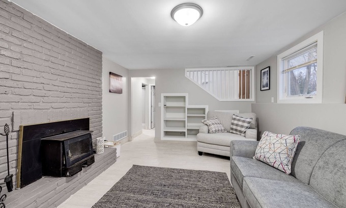 Minnetonka House | Centrally located home in Minnetonka with great outdoor space!