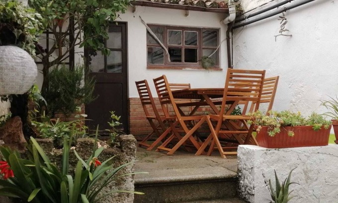 Banyoles House | Centrally located house with patio
