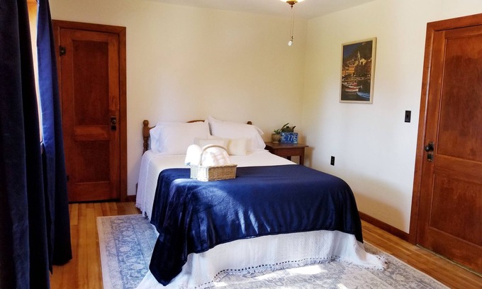 Monona House | Centrally located in the NE Iowa Driftless Area!