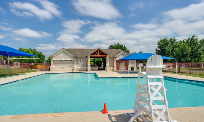 Kyle House | Centrally Located Kyle Home: Walk to Pool & Park!