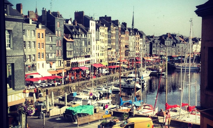 Honfleur Apartment | Centrally located, refurbished modern flat with views over the historic port