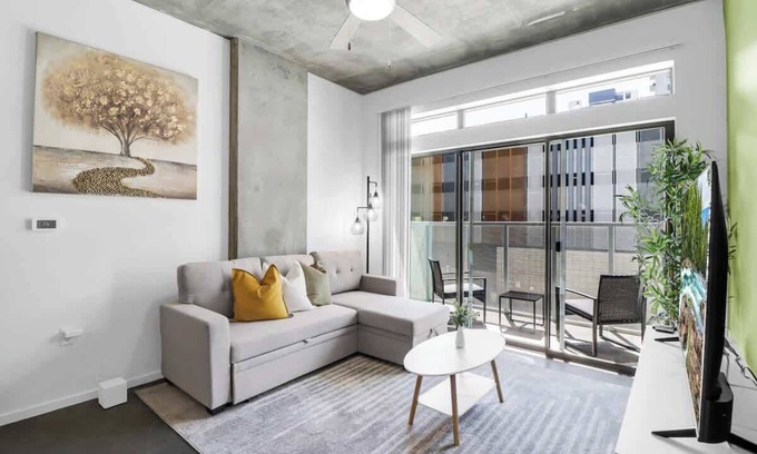 Evans Churchill Apartment | Centric 2BR In HEART of DTPHX Free Garage Parking