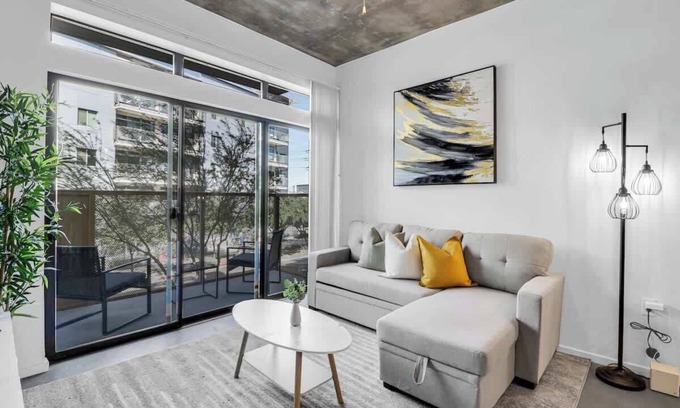 Evans Churchill Apartment | Centric 2BR |In HEART of DTPHX|Free Garage Parking