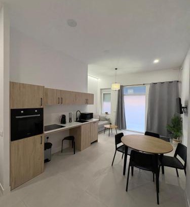 Montolivet Apartment | Centric Loft near Arts & Science