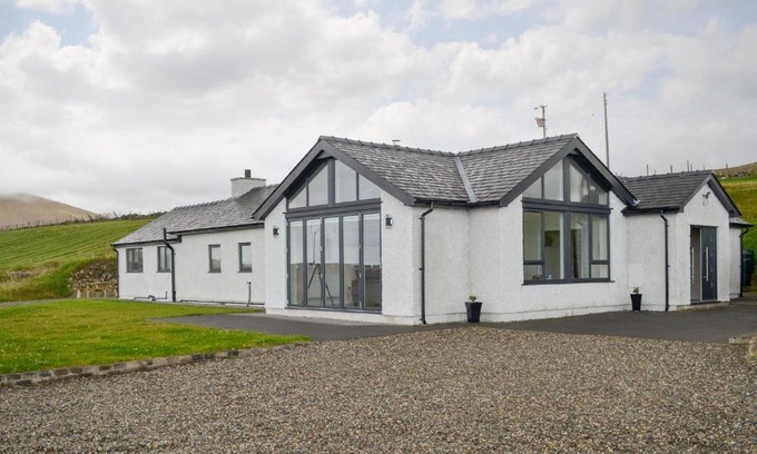 Caernarfon House | Cerrig Sais