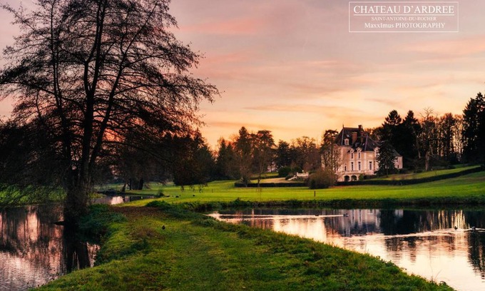 Saint-Antoine-du-Rocher Bed & Breakfast | Château d'Ardrée