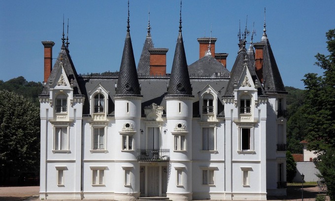 Noailly Bed & Breakfast | Château de la Motte