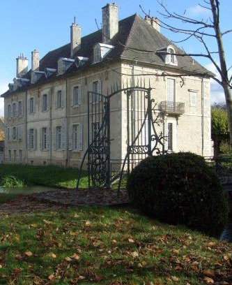 Ladoix-Serrigny Bed & Breakfast | Château De Serrigny