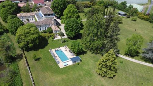 Saint-Seurin-de-Prats Bed & Breakfast | Château Destinée