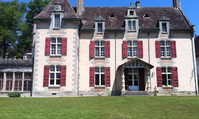 Clairac House | Château Logis de Roche