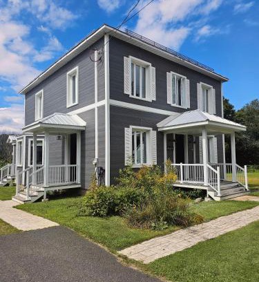 Saint-Emile-de-Suffolk Ski Chalet | Château Saint-Émile