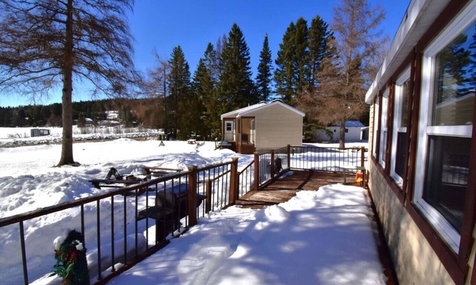 Sainte-Lucie-des-Laurentides House | Chalet Le Bois - Bord de Plage et Spa Privé