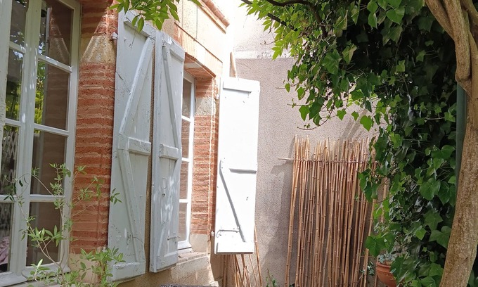 Lezat-sur-Leze Bed & Breakfast | Ch double garden