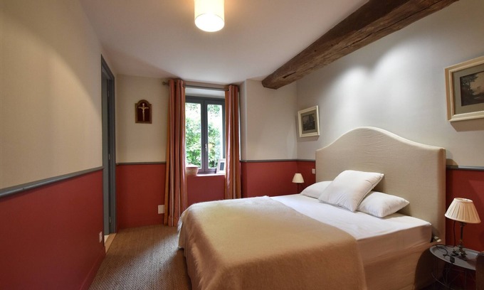 Saint-Laurent-des-Mortiers House | Charming Home with Flowers