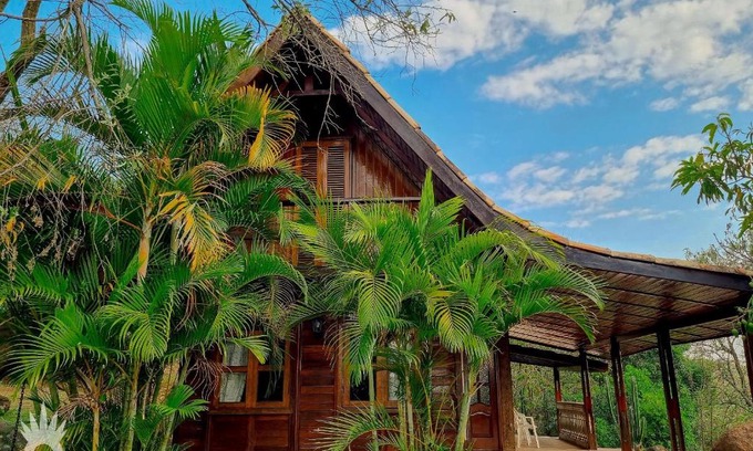 Indaiatuba Ski Chalet | Chalé europeu com vista para natureza no interior