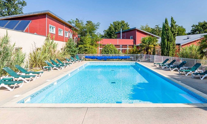 Chaveignes Ski Chalet | Chalet Abordable au cœur du Val de Loire | Accès Piscine