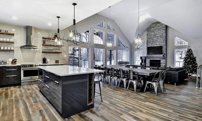 Stoneham Ski Chalet | Chalet 06 Chemin Blanc by Les Chalets Alpins