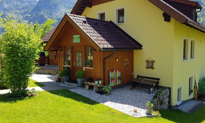 Obertraun Ski Chalet | Chalet 5 mins from Lake Hallstatt. 5 en-suite double rooms, quiet place.