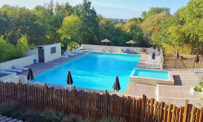 Montreal Ski Chalet | CHALET 9 -Terrace, garden furniture, beautiful view, swimming pool, summer entertainment