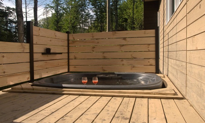 Pont-Rouge Ski Chalet | Chalet Alkov: Mini-chalet for 2 with private spa