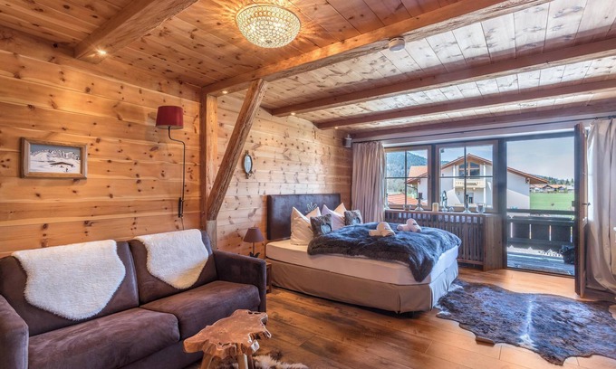 Inzell Apartment | Chalet ‘Alpenauszeit in Zirbenholz’ with mountain views in Inzell near Ruhpolding