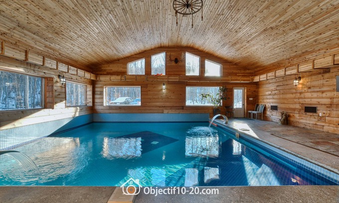 Wentworth-Nord Ski Chalet | CHALET BEAVERS POND INSIDE POOL