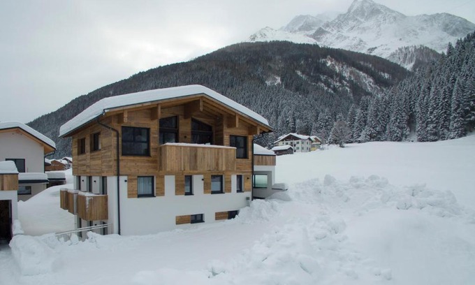 Pettneu am Arlberg Ski Chalet | Chalet Bella