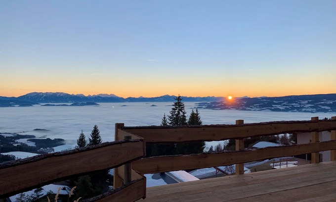 Wolfsberg Ski Chalet | Chalet 'Bergspektive - Haus Alpenspa' with Mountain View and Wine barrel bath