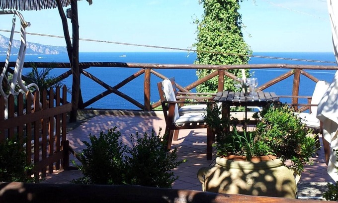 Massa Lubrense Ski Chalet | Chalet 'Blu Home' with Sea View, Wi-Fi and Air Conditioning
