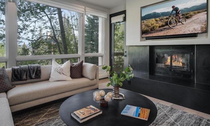Highlands Townhomes House | Chalet Brio