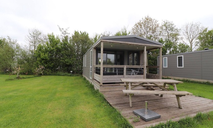 Heeg House | Chalet by Hegermeer with Lake Access