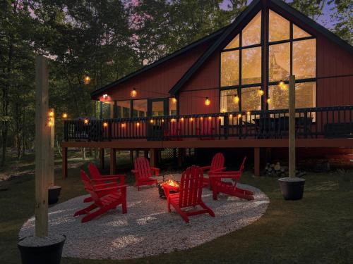 The Woods Ski Chalet | Chalet Cabin w Hot Tub WiFi Firepit Grill Deck