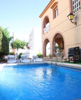 Sueca House | Chalet con piscina en el Mareny