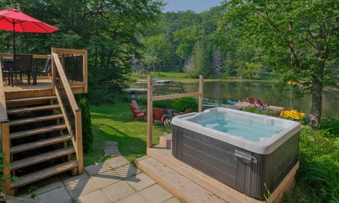 St-Adolphe-d'Howard Ski Chalet | Chalet du Domaine: Spa + View!