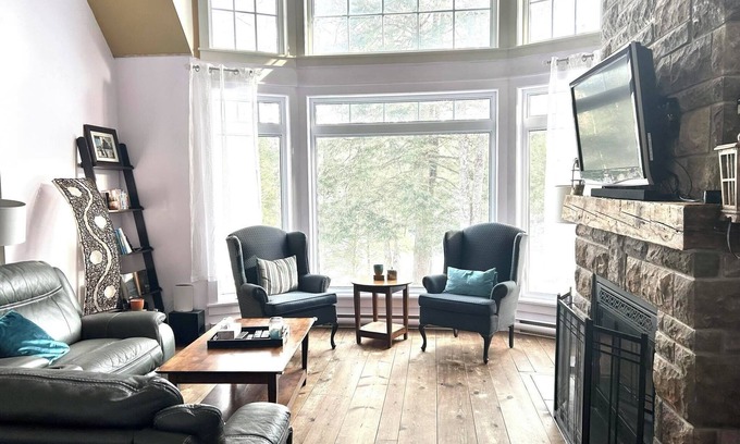 Stanstead Township Ski Chalet | Chalet de Luxe & Paisible @ au Bord du Lac Memphrémagog